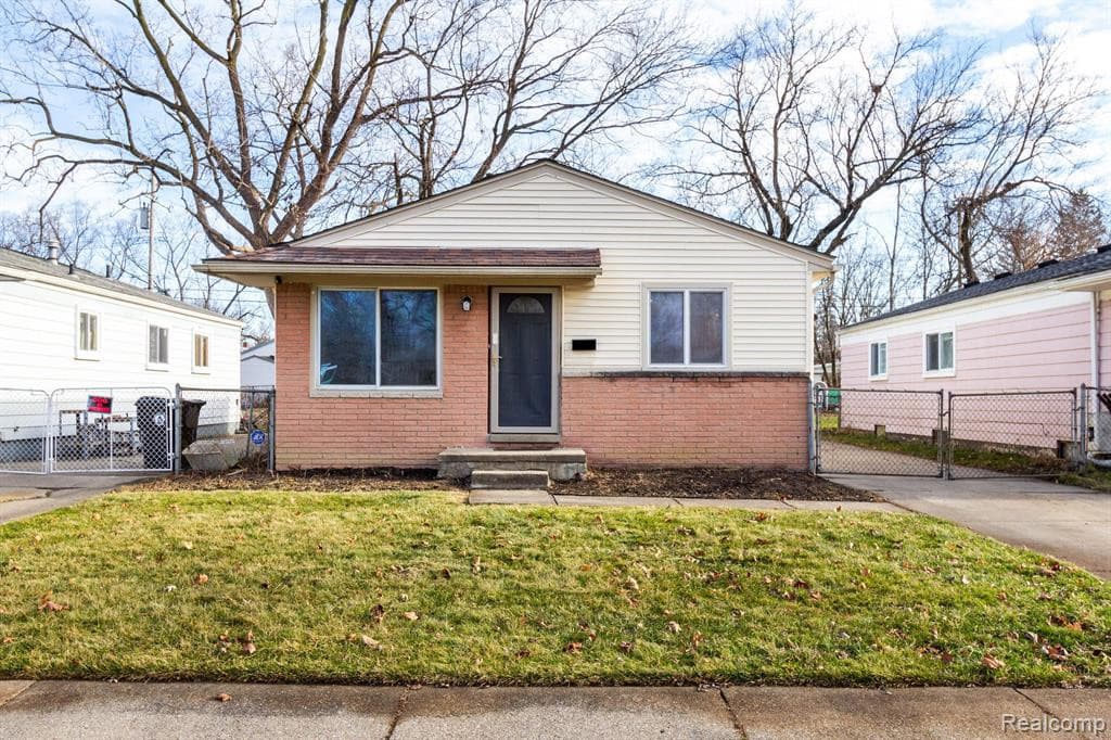 18644 KINLOCH Street, Redford, MI 48240
