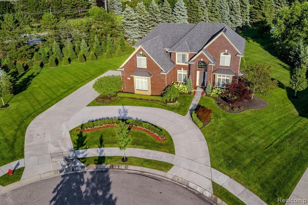 16946 NIAGARA Drive, Northville, MI