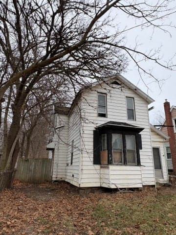 814 E North Street, Jackson, MI 49202