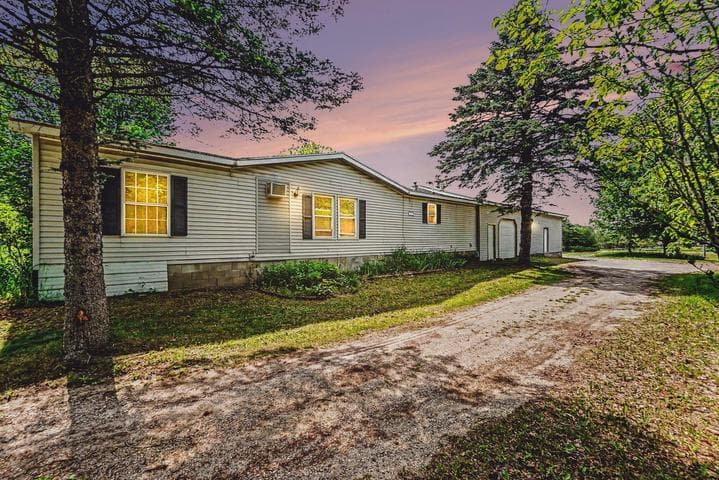 10967 S Hawkins Road, Reed City, MI 49677