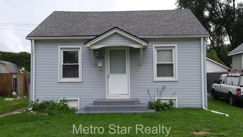 353 W Brockton Avenue, Madison Heights, MI 48071