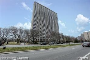 1300 E LAFAYETTE , Unit 907 Street, Detroit, MI 48207