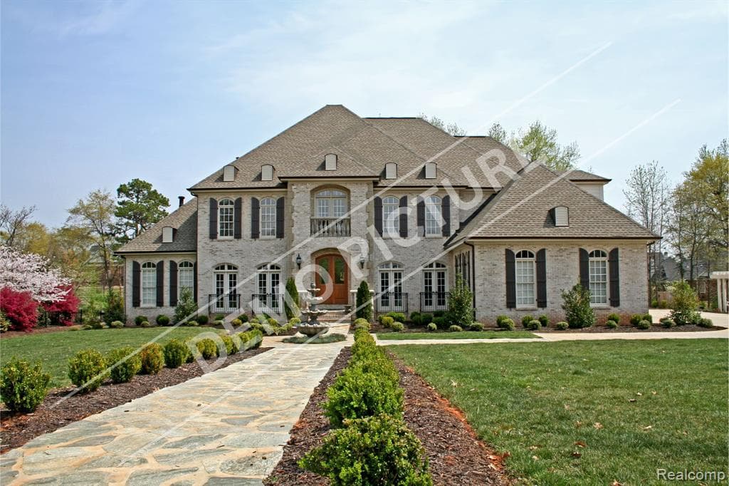 31111 Lahser Road, Beverly Hills, MI 48025