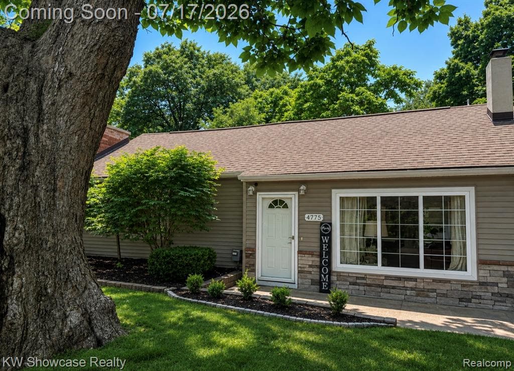 4775 Lake Grove Drive, White Lake, MI 48383