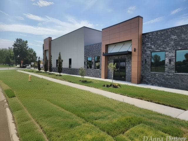34001 Groesbeck Highway, Clinton Twp, MI 48035